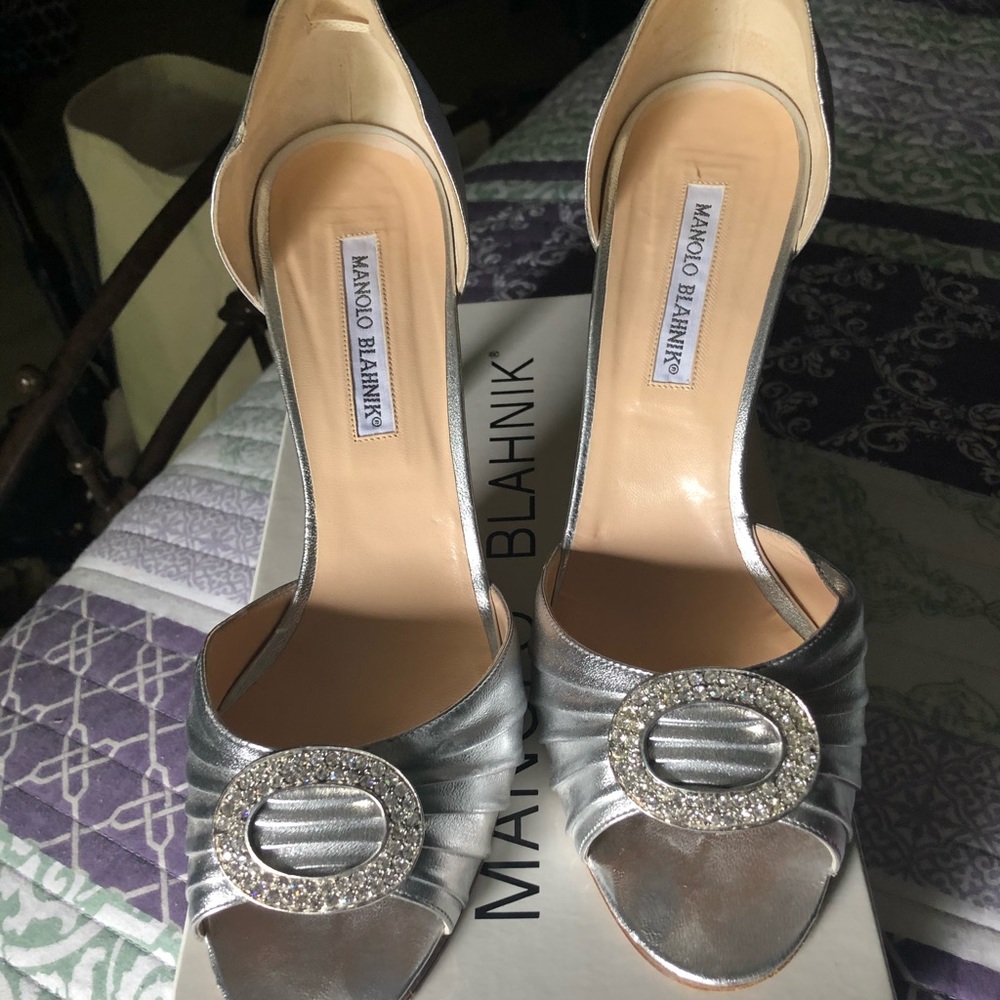 Manolo Blahnik Sedaraby (Carrie) Pumps